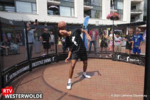 Pannaprof-demonstratie-pannavoetbal-Juwentley-daal